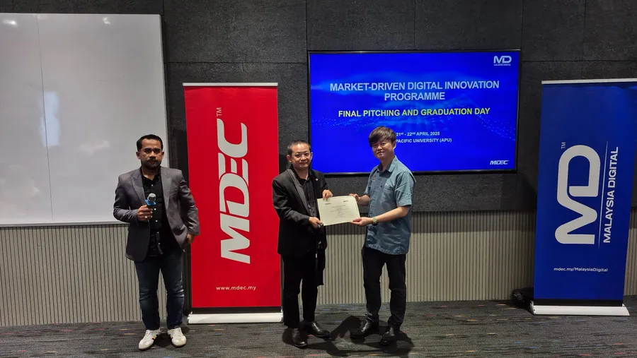 Kevin Lim receiving a certificate at the MDEC Market-Driven Digital Innovation Programme graduation, April 2025
